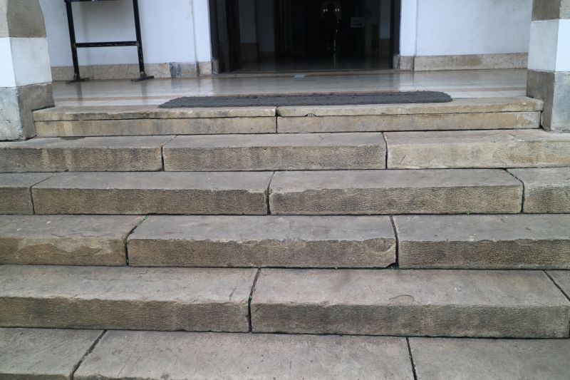 Who Does Concrete Steps Resurfacings